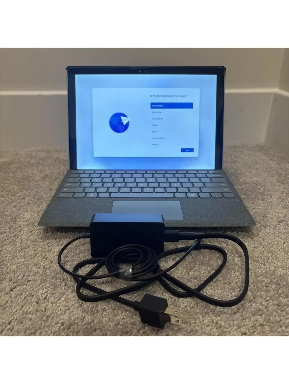 Microsoft Surface Pro 4 i5-6300U 8GB RAM 256GB Windows 11 SSD Read description